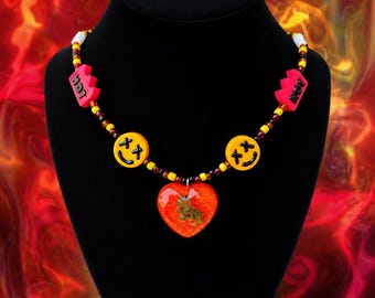Collar con dije de corazón hecho a mano / Joyería de cuentas estilo años 20, ideal para festivales y fiestas (longitud ajustable de 22 a 26 pulgadas)