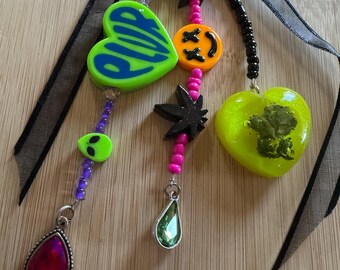 Llavero colgante para bolso hecho a mano / PLUR / RAVE / llaveros / Accesorios para bolsos / Espeluznante / Festival / Cosas lindas / Regalos / Divertido