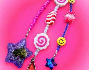 Colgante para bolso hecho a mano con cuentas / Flor sonriente, 420 / Sushi / kawaii / llaveros / Accesorios para bolsos / Accesorios para mochilas / Joyería / Regalos