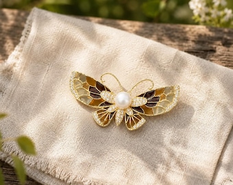 Broche vintage de mariposa esmaltada con perla – Accesorio de estilo bohemio