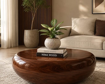Mesa de centro redonda em madeira maciça, estilo Japandi, móvel minimalista para sala de estar, mesa de centro artesanal em madeira natural.