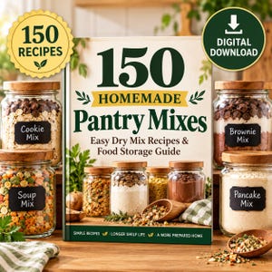 Pode incluir: Um livro de receitas intitulado 150 Homemade Pantry Mixes: Easy Dry Mix Recipes & Food Storage Guide, rodeado por frascos de vidro com tampas de madeira e etiquetas pretas com Cookie Mix, Brownie Mix, Soup Mix e Pancake Mix, com ícone digital.