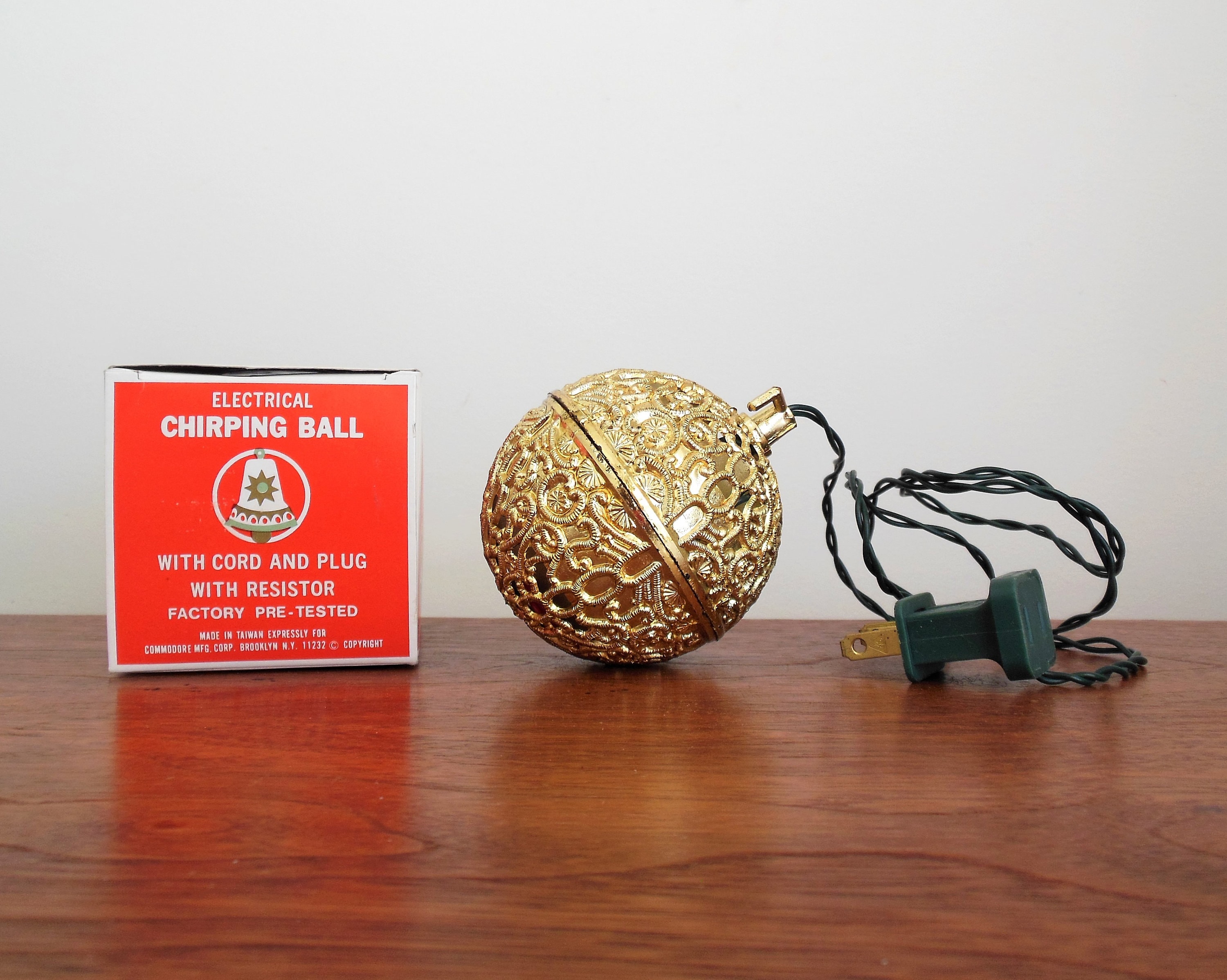 Chirping christmas ball Clearance