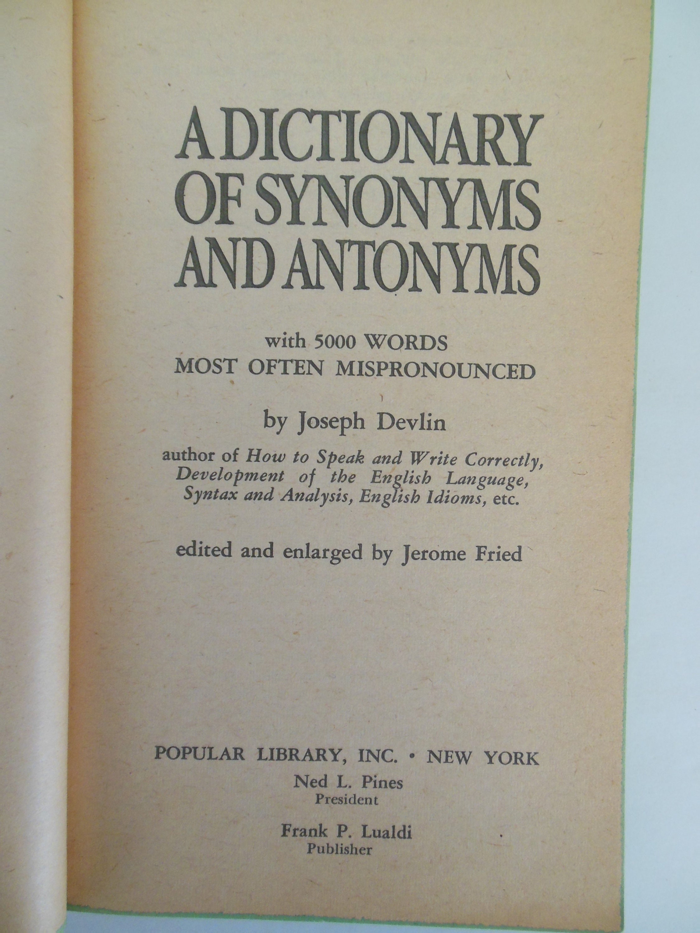 Dennison Synonym Antonym Homonym Dictionary for loose-leaf notebooks 1962