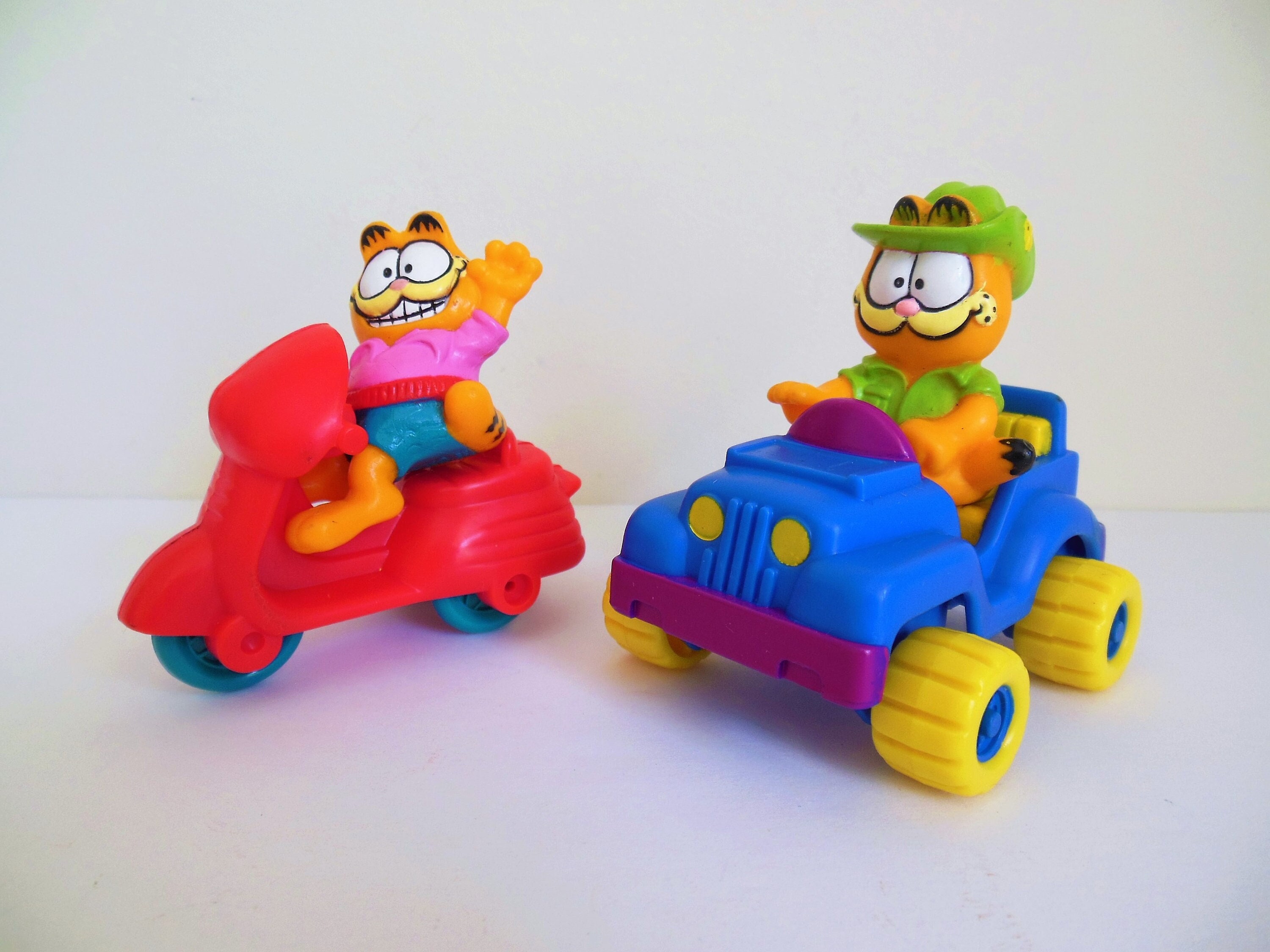 McDonalds Garfield Happy Meal Toys, Two Vehicles, Red