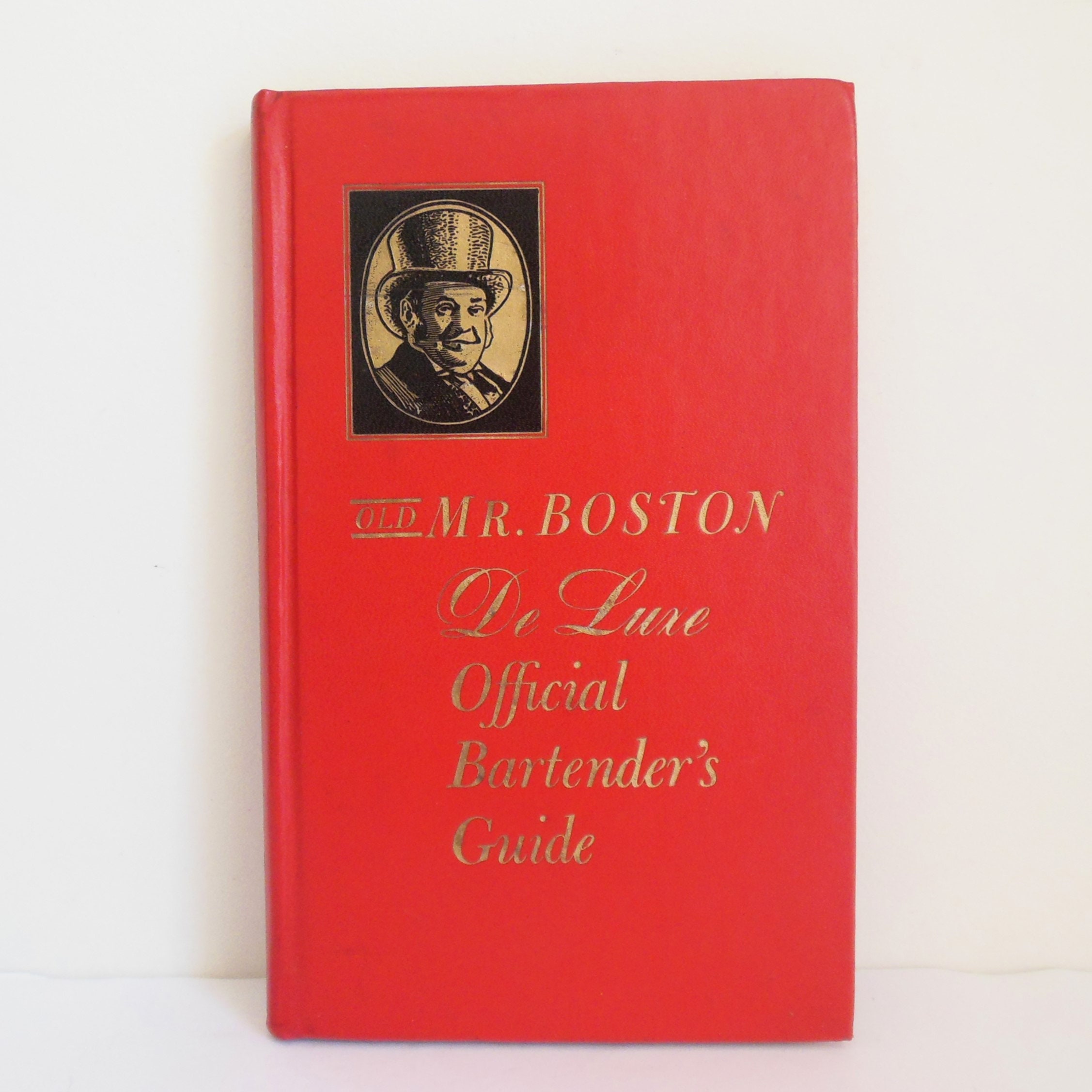 Old Mr. Boston De Luxe Official Bartenders Guide, Collection of Recipes for Mixed Drinks by Leo Cotton, Copyright 1960