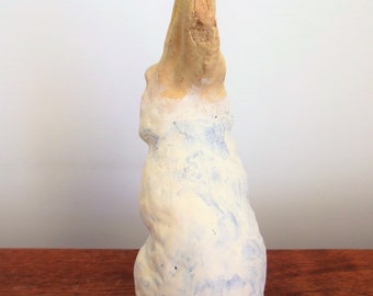 Vieux papier mâché Lapin de Pâques en carton beige havane tenant des fleurs, déco printanière rétro - Canada