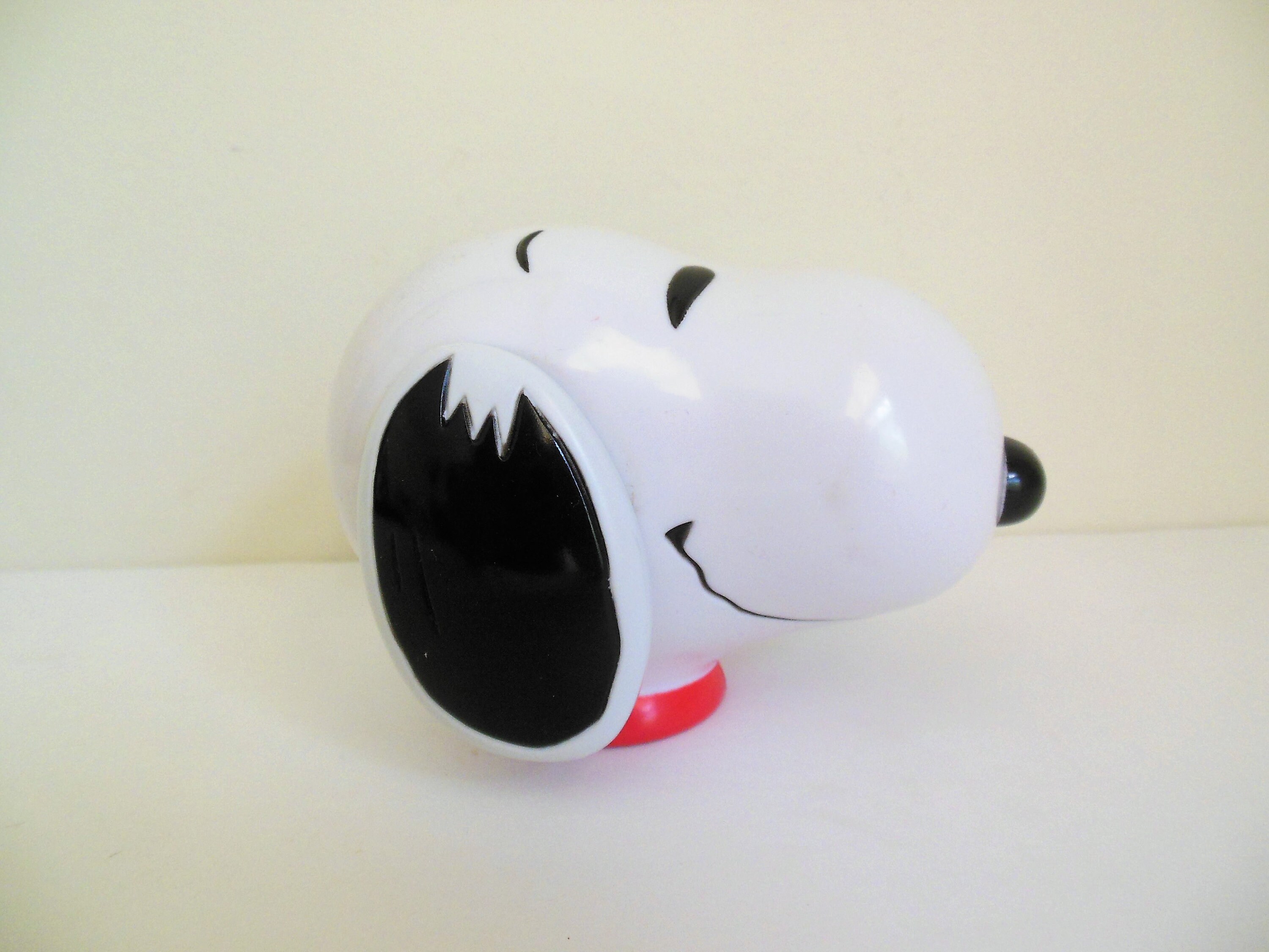 Snoopy Viewer Toy, Wendy's Kids Meal Prize, Peanuts What is Snoopy