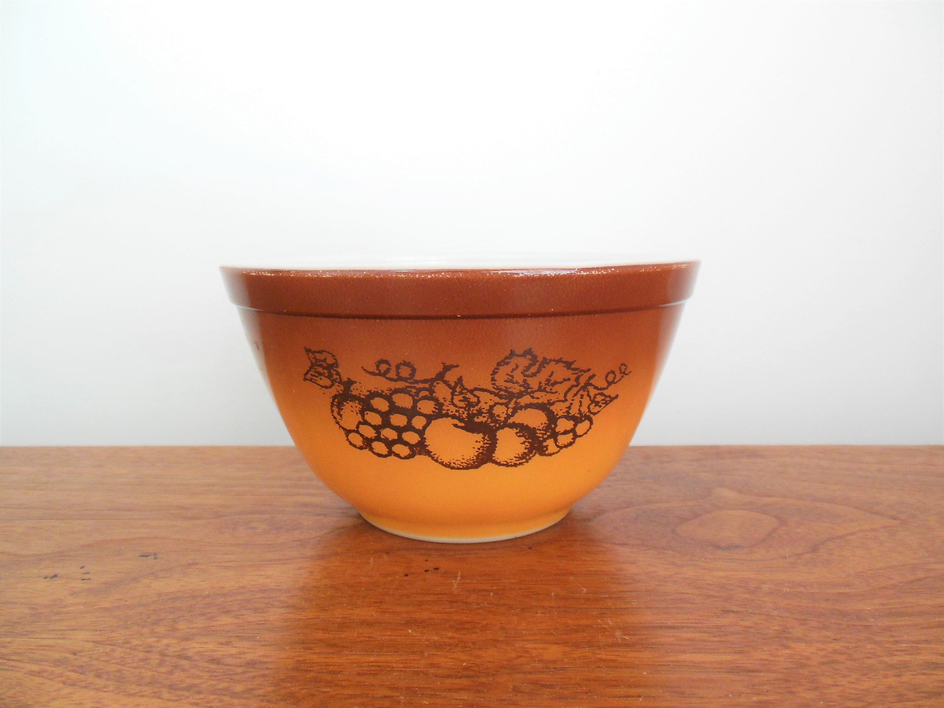Old Orchard Small Pyrex Mixing Bowl 1 1/2 Pint Ovenware 