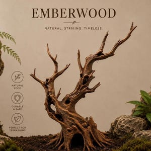 Könnte beinhalten: Ein braunes, strukturiertes Stück Treibholz in Form eines kleinen, knorrigen Baumes mit hohler Basis. Das Bild enthält den Text EMBERWOOD, NATURAL. STRIKING. TIMELESS. sowie drei kreisförmige Symbole mit den Beschriftungen NATURAL LOOK, DURABLE & SAFE und PERFECT FOR TERRARIUMS.