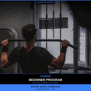 Puede incluir: Una persona vista desde atrás haciendo ejercicio en una máquina de polea alta. La imagen incluye el texto "BEGINNER GYM PROGRAM" y "12-WEEK BEGINNER PROGRAM". El texto también dice "Your First 12 Weeks Done Right." y "INSTANT DIGITAL DOWNLOAD".