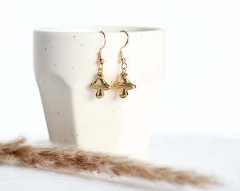 Boucles d’oreilles champignons | bijoux aux champignons, boucles d'oreilles aux champignons, renard doré, cadeaux pour elle, bijoux boisés, cadeaux aux champignons, boucles d'oreilles pendantes