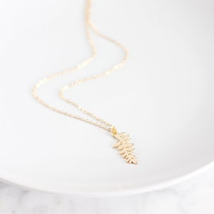 Fern Necklace botanical jewelry, nature jewelry, leaf jewelry, branch necklace, minimalist necklace, gifts for her image 2