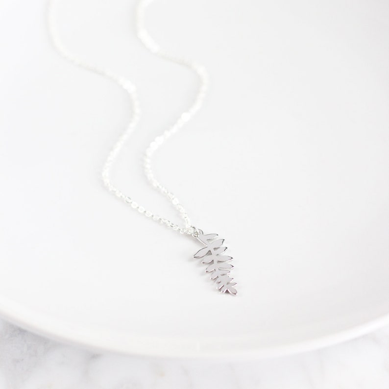 Fern Necklace botanical jewelry, nature jewelry, leaf jewelry, branch necklace, minimalist necklace, gifts for her image 3