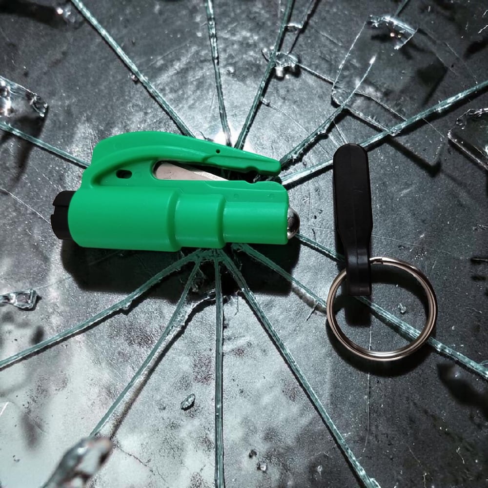 Car emergency escape tool
