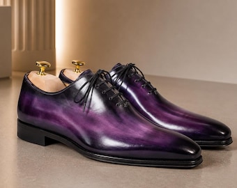 Zapatos Oxford de hombre hechos a mano en piel con pátina morada. Zapatos formales de vestir.