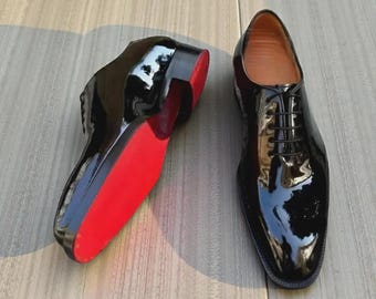 Zapatos planos Chris Louboutin Dandelion de charol negro para hombre.