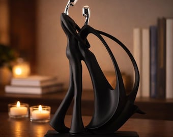 Escultura de pareja bailando en una escena romántica y emotiva / Estatua que expresa amor, decoración artística para amantes, pareja bailando abstracta, arte romántico en resina.