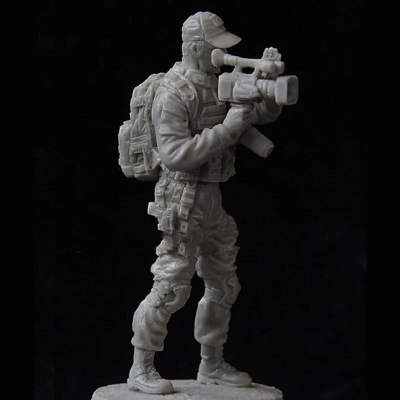 1/35 Scale Resin Figure Soldier Model Commando Cameraman GK Modeling ...