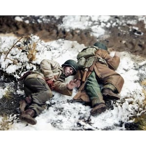 1/35 Scale Resin Figure Model Kits Historical Military Hobby Diorama Wounded US Soldier 2 Persons Unassambled Unpainted C653