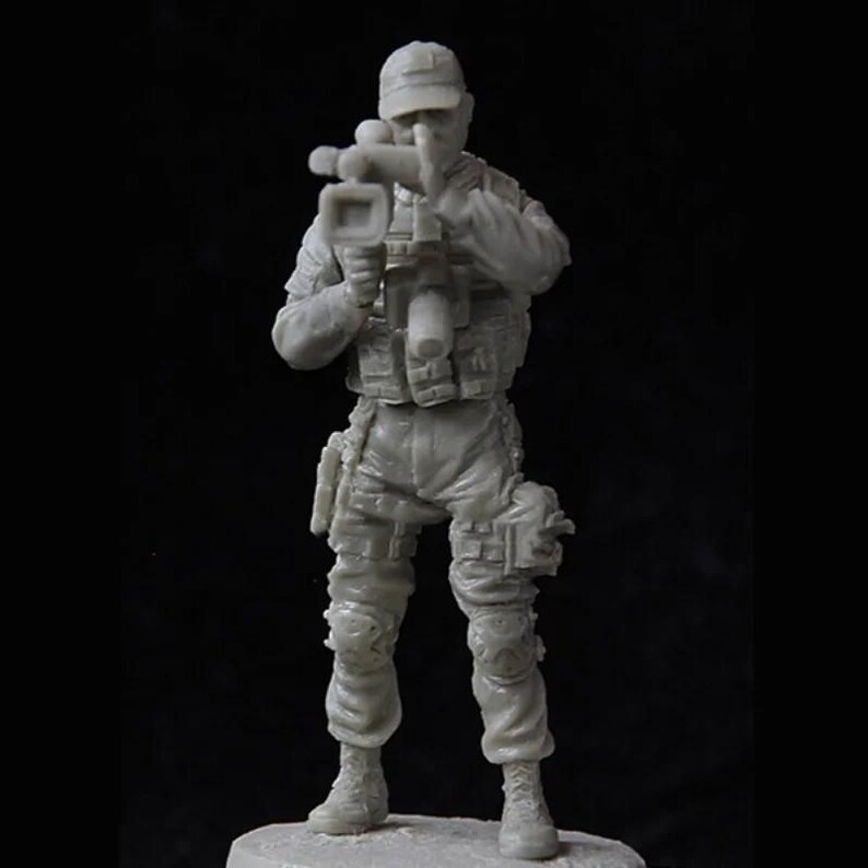 1/35 Scale Resin Figure Soldier Model Commando Cameraman GK Modeling ...