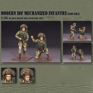 Może przedstawiać: Żywiczny zestaw w skali 1/35 przedstawiający dwóch żołnierzy współczesnej zmechanizowanej piechoty IDF (2000). Obraz przedstawia figurki w różnych pozach, ze szczegółowymi mundurami i bronią. Tekst brzmi: WSPÓŁCZESNA ZMECHANIZOWANA PIECHOTA IDF (2000).