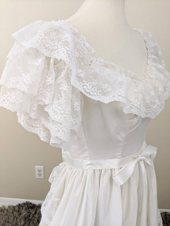 White Vintage Gown, Vintage Lace Wedding Dress, Vinta… Gem