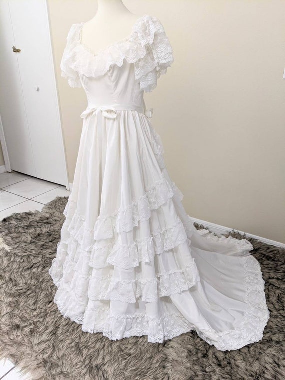 White Vintage Gown, Vintage Lace Wedding Dress, Vinta… Gem