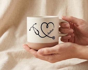 Taza personalizada para médico, taza de café con estetoscopio y nombre personalizado, regalo para profesionales de la salud: médico, enfermero, estudiante, trabajador sanitario.