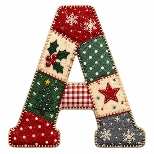 Peut inclure: Une lettre A décorative présentant un motif en patchwork avec divers tissus aux thèmes de fêtes, incluant des flocons de neige blancs, des pois, un sapin de Noël, du houx, une étoile rouge et un centre à carreaux vichy rouge et blanc.