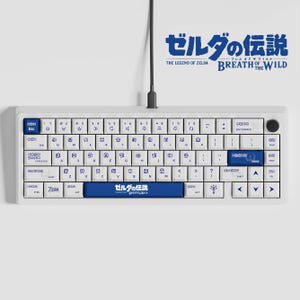 Könnte beinhalten: Eine weiße mechanische Tastatur mit blauen Akzenttasten, individuellen Beschriftungen inspiriert von The Legend of Zelda: Breath of the Wild, einem schwarzen Drehregler und einem mittig angebrachten Kabel. Die Leertaste zeigt den Spieletitel.