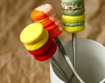 Handgjord macaron dessertsked, söt polymerlera tesked, realistisk miniatyrmatgåva, liten bakelsesked för kaffe, färgglad sötsug