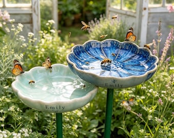 Personalisierte Keramik-Bienentränke, Blumenstecker mit individuellem Namen, Schmetterlings-Wasserschale, Bestäuber-Wasserschale, Geschenk für Gärtner