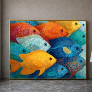Può includere: Una stampa artistica da parete rettangolare che raffigura un fitto banco di pesci in vivaci tonalità di arancione, giallo e blu. I pesci sono rappresentati con squame dettagliate e pinne distinte, sovrapposte per creare una composizione.
