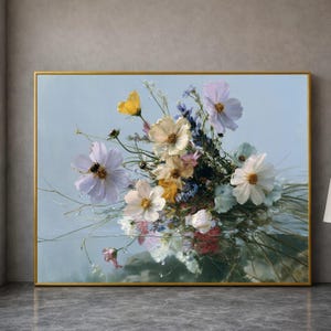 Peut inclure: Une impression d'art mural encadrée représentant un bouquet de fleurs cosmos dans des tons de blanc, rose pâle, jaune et bleu, sur un fond bleu clair doux. Une petite abeille est visible sur l'un des pétales violet clair de cette peinture.