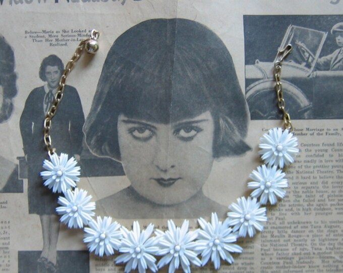 White Flower Necklace Etsy