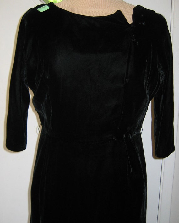 1950s Black Velvet Dress - image 1