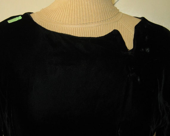 1950s Black Velvet Dress - image 2