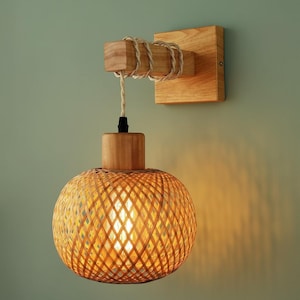 Japanese Style Bamboo Wall Lamp – Rattan Woven Light – Rustic Farmhouse Sconce – Boho Bedroom Lighting – Warm Ambient Wall Decor
