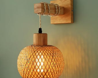 Lampada da parete in bambù in stile giapponese – Lampada in rattan intrecciato – Applique rustica da fattoria – Illuminazione boho per camera da letto – Decorazione murale dall'atmosfera calda