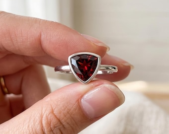 Garnet Quartz Trillion Ring, Handmade 925 Silver Ring Gemstone Ring Minimalist Statement Ring January Birthstone Jewelry Gift for Women