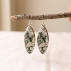 モスアゲート マーキーズ ダングルピアス ハンドメイド 925スターリングシルバーピアス 天然モスアゲートジュエリー 自然愛好家へのギフト