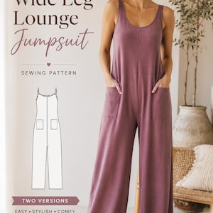 Könnte beinhalten: Ein weiter, malvenfarbener Jumpsuit mit Rundhalsausschnitt und zwei aufgesetzten Vordertaschen. Das Bild enthält den Text Wide Leg Lounge Jumpsuit, Sewing Pattern, Two Versions, XS-7X Sizes Included sowie eine Strichzeichnung des Kleidungsstücks.