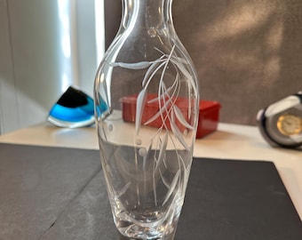 Lenox clear crystal bud vase with etched leaf and dot pattern