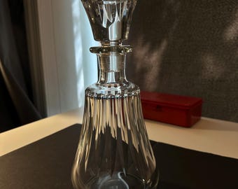 Vintage Baccarat crystal decanter with vertical fluting and faceted stopper