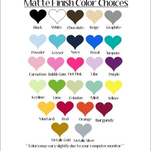 Puede incluir: Una carta de colores con muestras en forma de coraz&oacute;n que muestran opciones de color con acabado mate. La carta incluye colores como negro, blanco, chocolate, beige y grafito. Otros colores incluyen azul polvo, geiser, azul marino, real, turquesa, clavel, chicle, rosa fuerte, lila y morado.