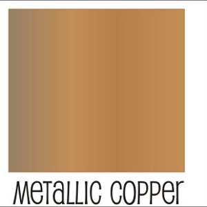 Puede incluir: Imagen cuadrada con un fondo degradado que transiciona de marr&oacute;n claro a marr&oacute;n m&aacute;s oscuro. El texto "METALLIC COPPER" se muestra en la parte inferior de la imagen con una fuente de estilo manuscrito.