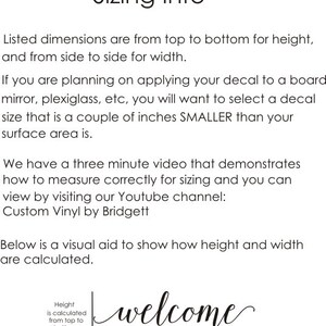 Puede incluir: Gr&aacute;fico de texto con informaci&oacute;n de tallas para calcoman&iacute;as de vinilo personalizadas. Incluye instrucciones sobre c&oacute;mo medir la altura y el ancho, y una ayuda visual con la palabra "welcome", los nombres Catherine & Bradley y la fecha 03.16.2019.