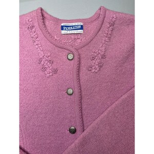 Cardigã Pendleton Feminino Tamanho M Rosa Excelente Lã Bordada Floral EUA imagem 6