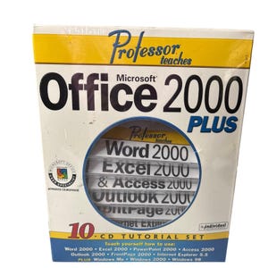 Könnte beinhalten: Ein verpacktes Set der Microsoft Office 2000 Plus Software. Die Verpackung ist weiß mit gelben und blauen Akzenten und zeigt den Text "Professor teaches" und "Office 2000 PLUS". Das Set enthält 10 CD-Tutorials für verschiedene Office-Anwendungen.